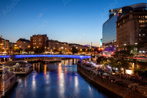 Fotografia Wiener Donaukanal am Abend / Vienna Danube Canal in the evening