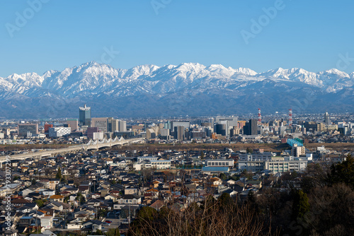 呉羽山展望台から富山市街地と立山連峰