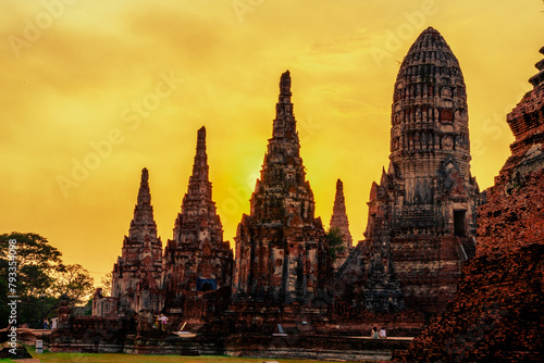 Background of old Buddha statues in Thai religious attractions in Ayutthaya Province, allowing tourists to study their history and take public photos.