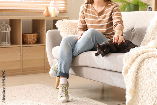 Woman with cute black cat s...