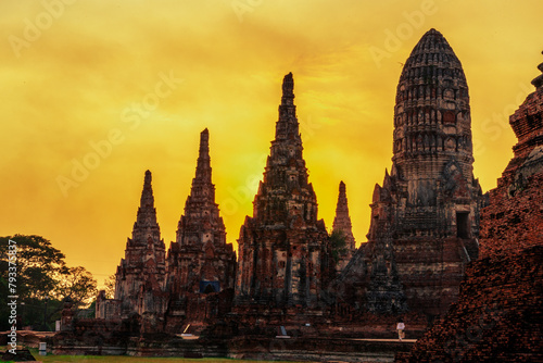 Background of old Buddha statues in Thai religious attractions in Ayutthaya Province, allowing tourists to study their history and take public photos.