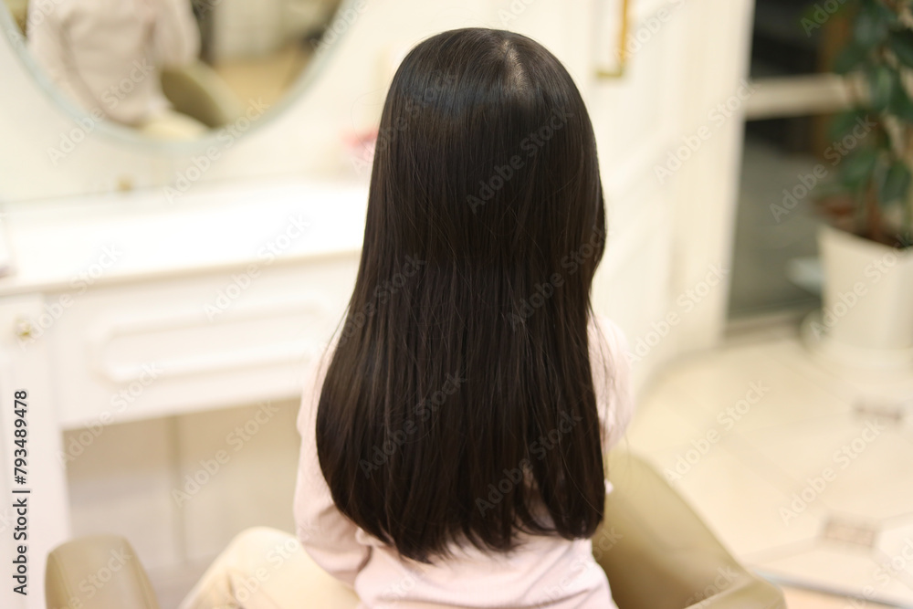 女の子の後ろ姿 美容室イメージ 女の子の後ろ姿 美容室イメージ