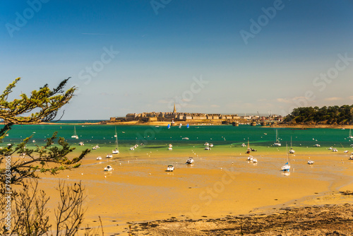 Fototapeta Naklejka Na Ścianę i Meble -  The fortified town of Saint-Malo and its port seen from the town of Dinard.