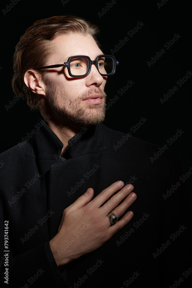 Obraz premium clever stylish man