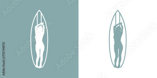 Logo club de surf. Silueta de mujer de pie frente a tabla de surf lineal