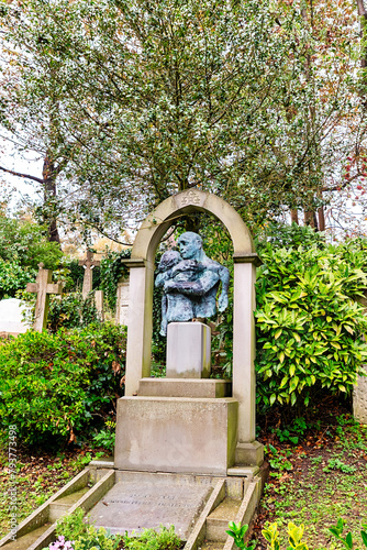 In Inniger Umarmung  auf dem Highgate Cemetery in London Camden photo