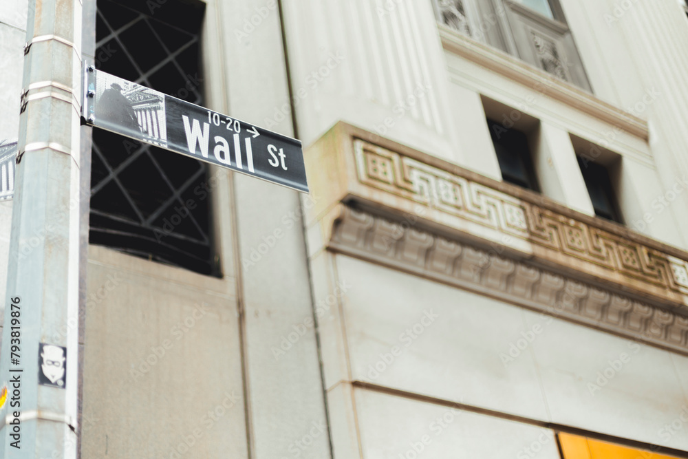 Obraz premium Wall street sign in Manhattan - New York City.