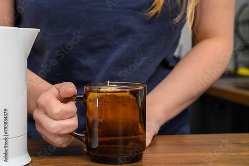 Herbata ekspresowa zalana wodą zaparzana na odchudzanie  photo