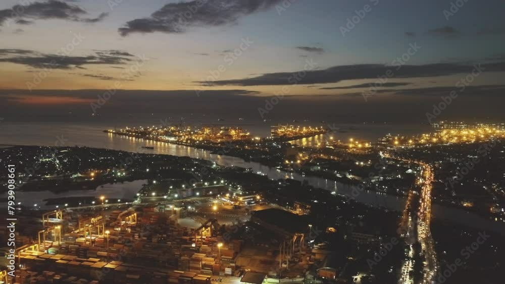 Vidéo Stock Manila night city, Philippines, Asia. Illuminated pier ...