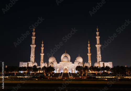 Grand Sheikh Zayed Mosque at night