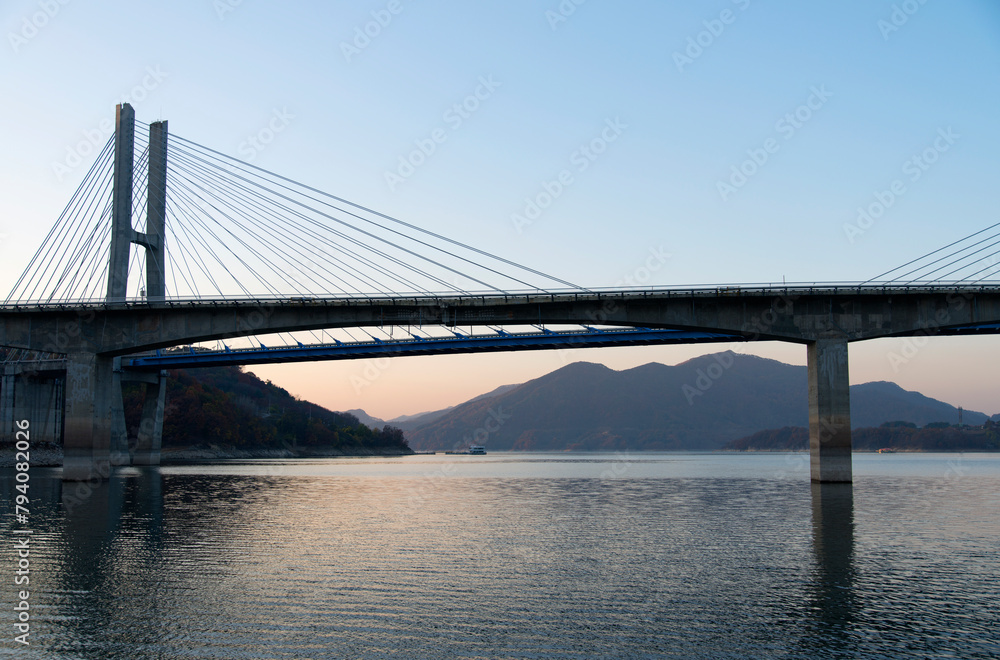 Fototapeta premium View of the suspension bridge on the lake