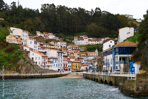 Cudillero is a small, picturesque fishing port nestled on the side of a mountain. Its hanging houses stand out with eaves and brightly colored windows that are located in a steep horseshoe of cliffs