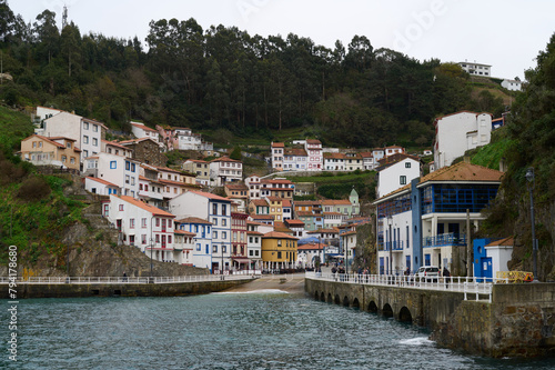 Cudillero is a small, picturesque fishing port nestled on the side of a mountain. Its hanging houses stand out with eaves and brightly colored windows that are located in a steep horseshoe of cliffs © JaviJfotografo