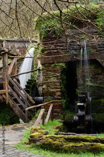 Teijóis​ (officially in Eonaviego, Os Teixóis​) is an ethnographic group in Asturias (Spain). In this enclave there is an important group of hydraulic plants in a very good state of conservation and o