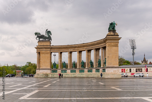 Heroes' Square Statues