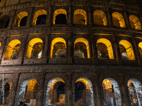 Obraz na płótnie View of the Roman Colosseum illuminated at night w salonie
