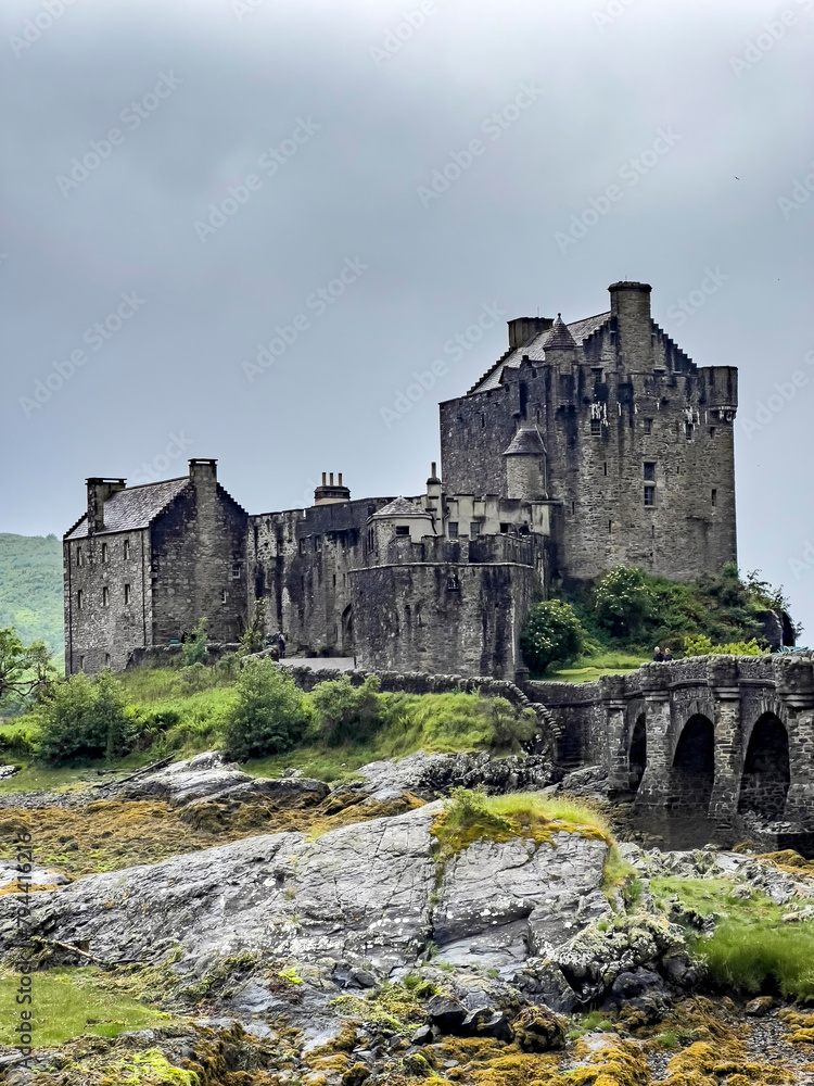 Fototapeta premium Eilean Donan Castle on a Rainy Grey Day