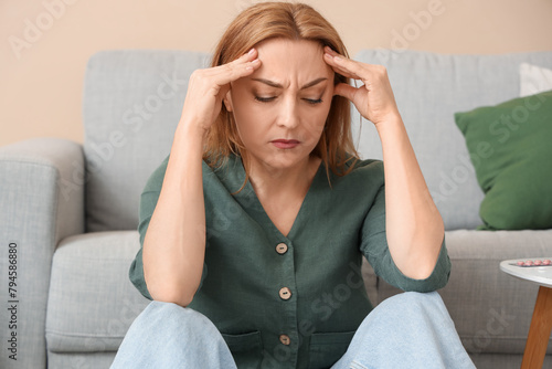 Mature woman experiencing m...