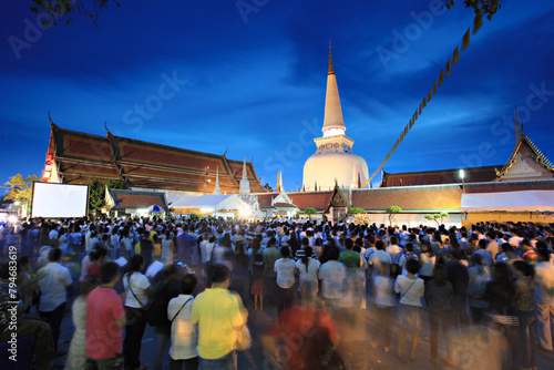 Bild auf Leinwand Candlelight procession in Magha Puja Day at Phra Borom That Chedi in Wat Phra Ma