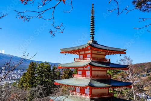Canvas Print The iconic view of Mount Fuji with the red Chureito pagoda and Fujiyoshida city from Arakurayama sengen park in Yamanashi Prefecture, Japan