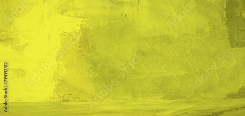 Gelbe Betonwand als urbaner leerer Hintergrund photo