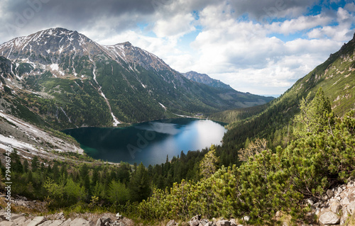 Krajobraz Morskiego Oka stawu w Tatrach Wysokich.