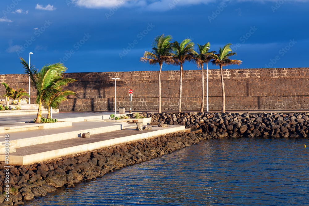 © Leilani - Embankment of Arrecife city of Lanzarote. Palm trees on the waterfront of the port of Canary Islands © Leilani - Embankment of Arrecife city of Lanzarote. Palm trees on the waterfront of the port of Canary Islands
