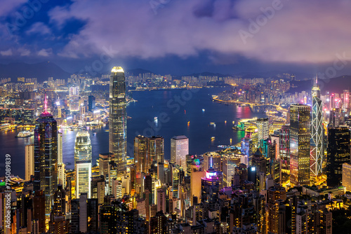 Hong Kong skyline cityscape with skyscrapers in downtown at night in Hong Kong, China © Markus Mainka
