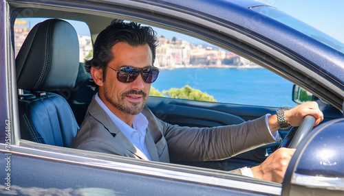 bel uomo con occhiali da sole che guida la macchina elegante photo