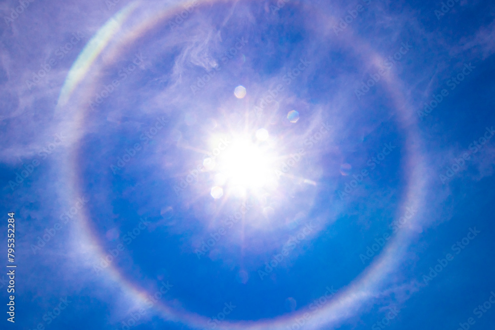 Obraz premium Rainbow circle around the sun in the sky Bentota Beach Sri Lanka.