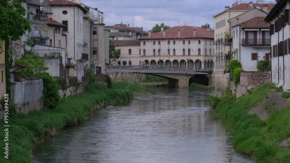 Fiume Bacchiglione con ponte degli Angeli, Vicenza, Veneto, Italia Fiume Bacchiglione con ponte degli Angeli, Vicenza, Veneto, Italia