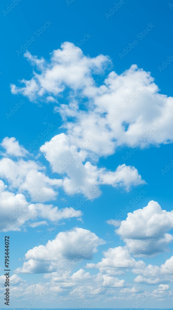 Fototapeta premium b'Blue sky with white clouds background'