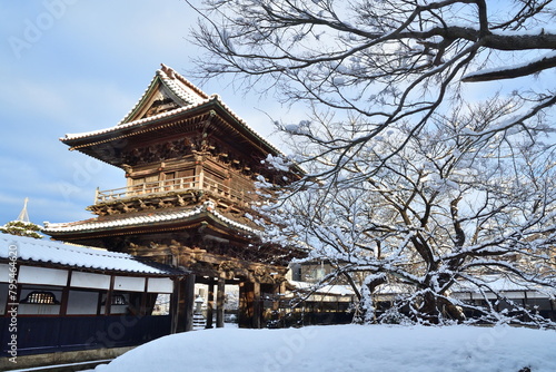 雪の宝光寺（新潟県） photo