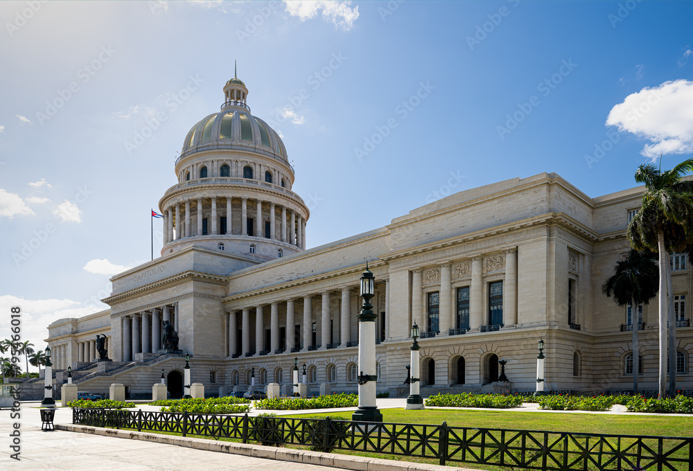Obraz premium El Capitolio in Havana, was the seat of government until the Revolution in 1959.