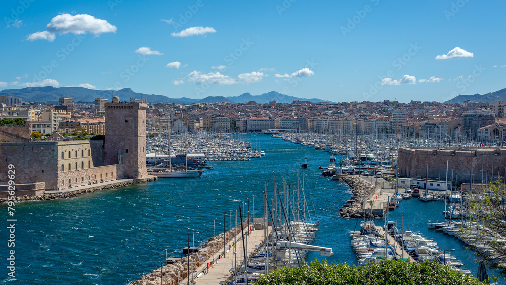 Fototapeta premium Vue sur le Vieux-Port de Marseille
