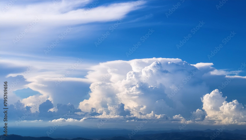 Fototapeta premium Peaceful blue sky with light clouds