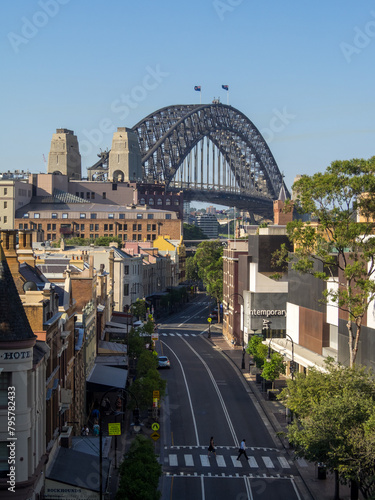 Obraz na płótnie Sydney Harbour Bridge seen over the city streets w salonie