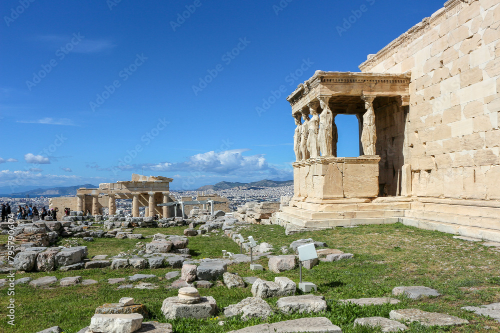 Obraz premium Erechtheion Majesty Captivating Tourist Attraction on the Acropolis