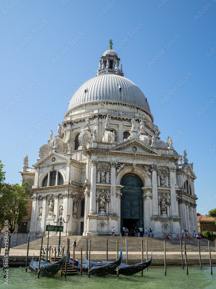 Obraz premium Gondolas by Santa Maria della Salute, Venice