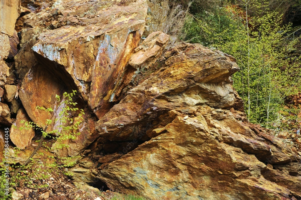 Rocce con pietre di cianite, Italia Rocce con pietre di cianite, Italia