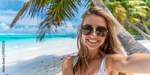 Woman Wearing Sunglasses Taking Selfie on White Sand Beach, Sea in Background - Summer Escape, Holiday travel. © melhak