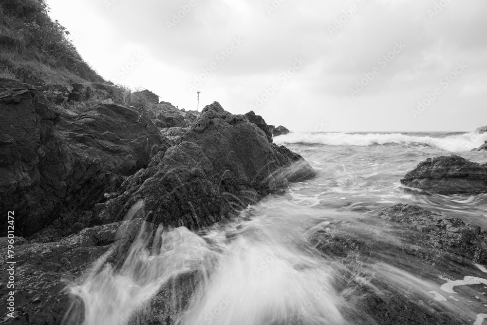 Obraz premium Long exposure black and white photos of coastline scenery.