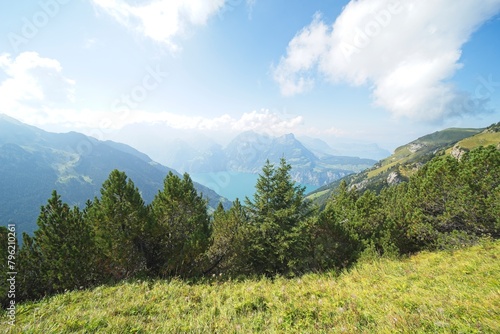 The ridge hike    Klingenstock     Fronalpstock    is a very beautiful hike in central Switzerland. 