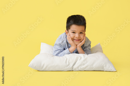 Cute little Asian boy in pa...