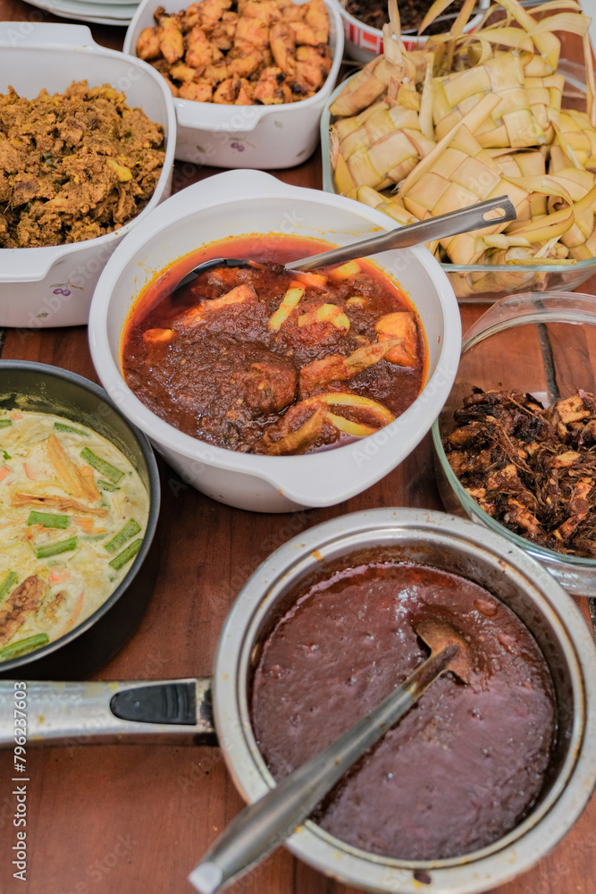 Ketupat typical Hari Raya, served with Rendang, Lodeh, and Sambal Goreng . Special dishes during Eid al-Fitr, especially in Malaysia