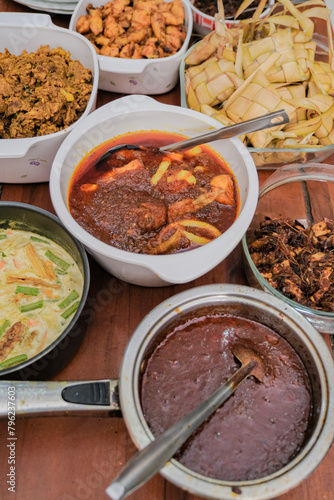 Obraz na płótnie Ketupat typical Hari Raya, served with Rendang, Lodeh, and Sambal Goreng . Special dishes during Eid al-Fitr, especially in Malaysia w salonie
