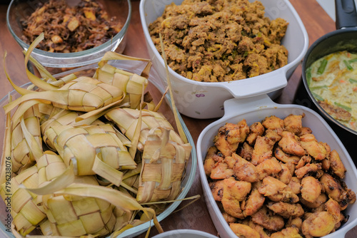 Obraz na płótnie Ketupat typical Hari Raya, served with Rendang, Lodeh, and Sambal Goreng . Special dishes during Eid al-Fitr, especially in Malaysia w salonie