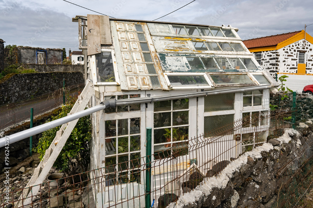 The greenhouse glasshouse was made by yourself with your own hands