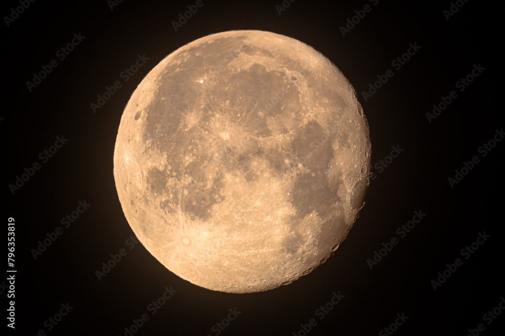 Obraz premium 満月の一日後20240426