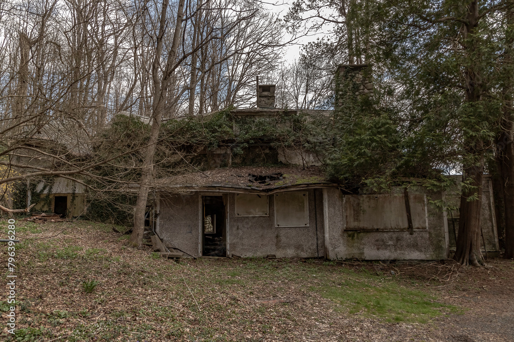 Obraz premium Abandoned house in the Delaware Water Gap National Recreation AreaA